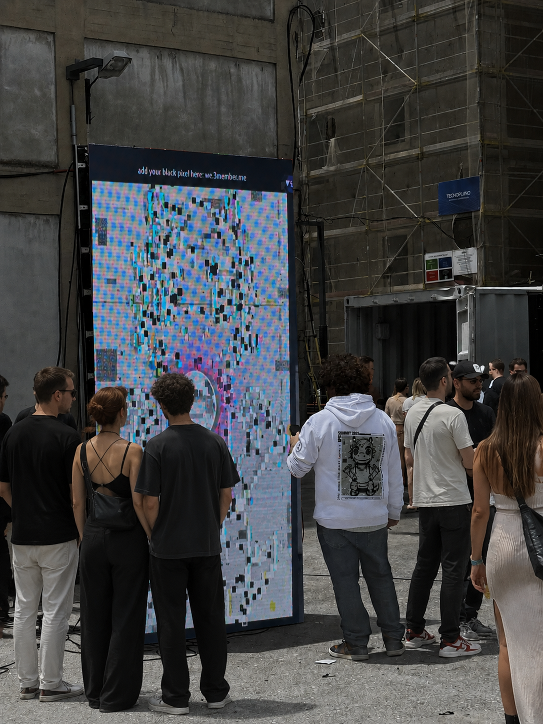 Fan uploading to the live canvas
